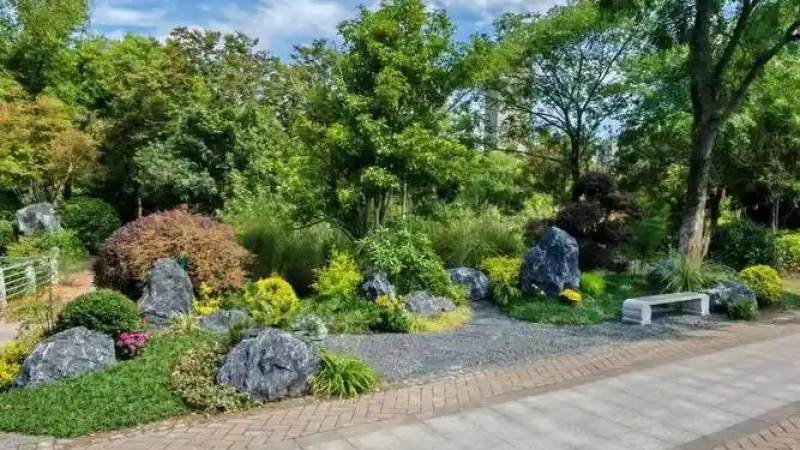 jinnianhui集团是什么来头？一文讲清它的业务版图与品牌脉络